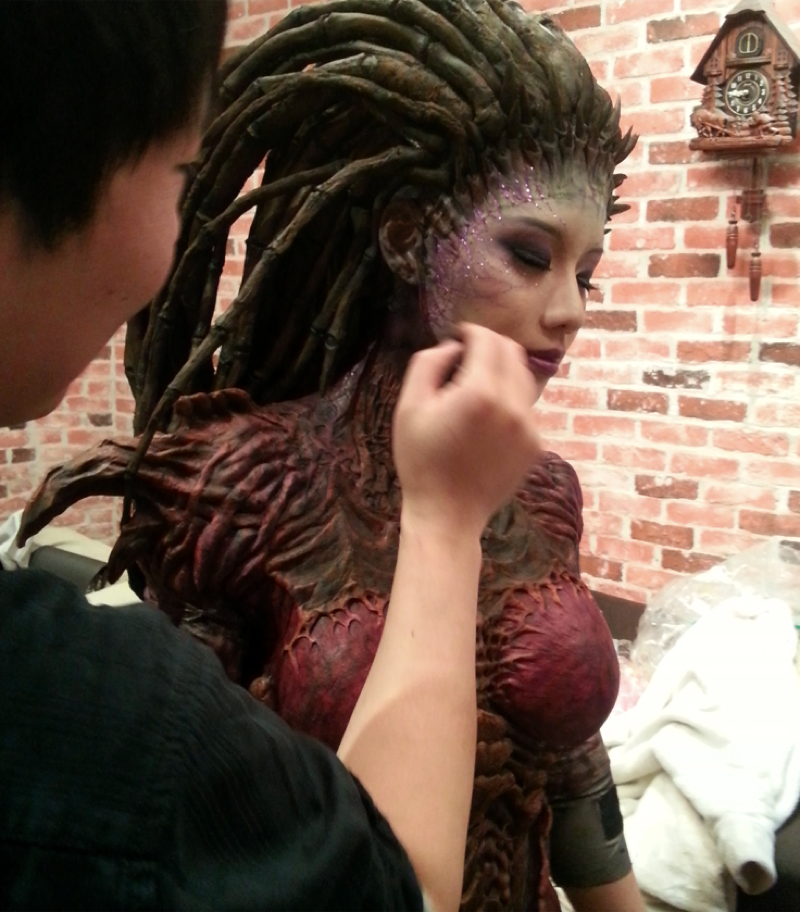 Illustration for article titled How To Make Incredible StarCraft CosplayÂ